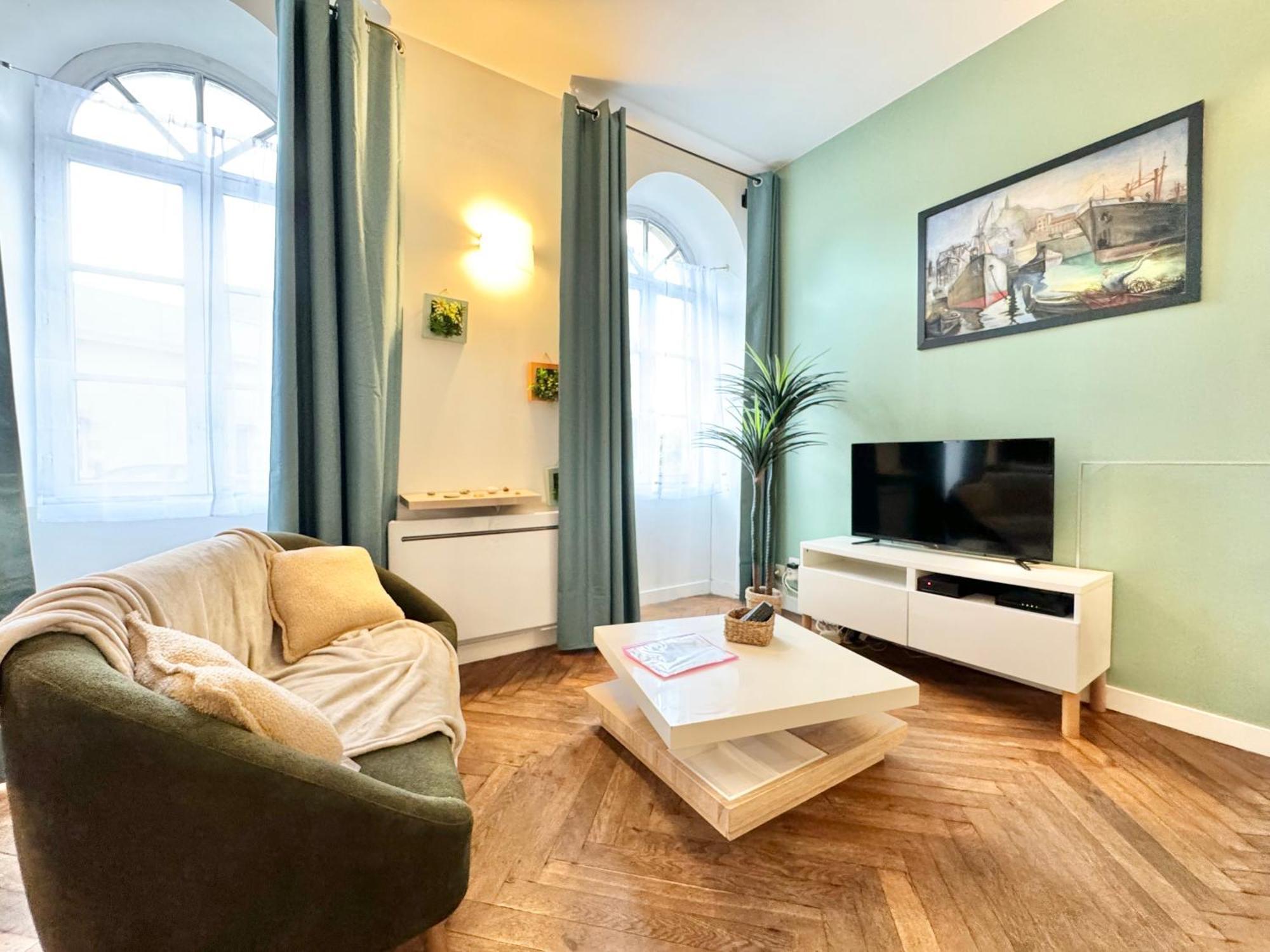 Le Noir Bois Et Blanc - Studio - Wifi - Centre Ville - Entree Autonome Quimper Eksteriør billede