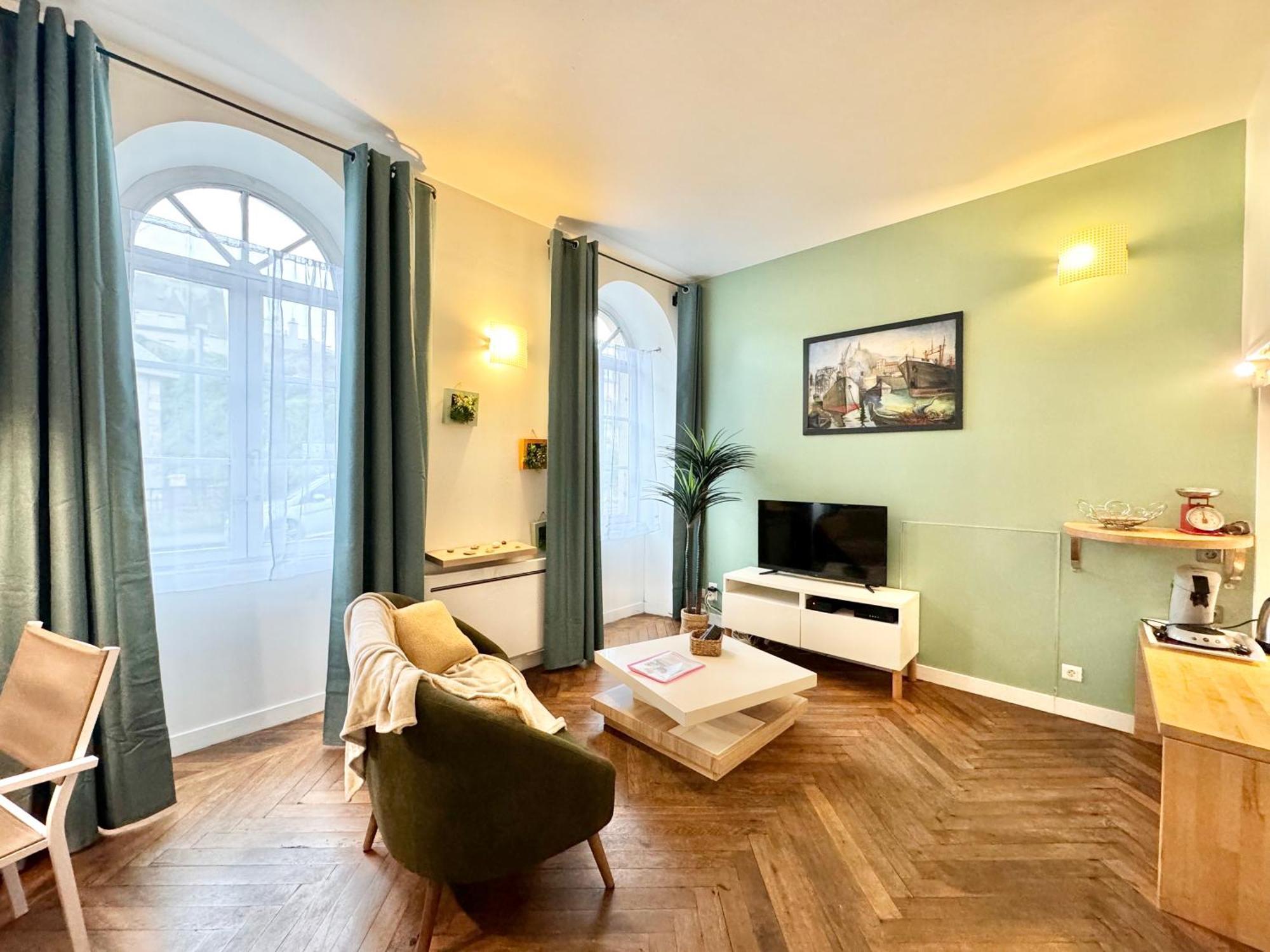 Le Noir Bois Et Blanc - Studio - Wifi - Centre Ville - Entree Autonome Quimper Eksteriør billede