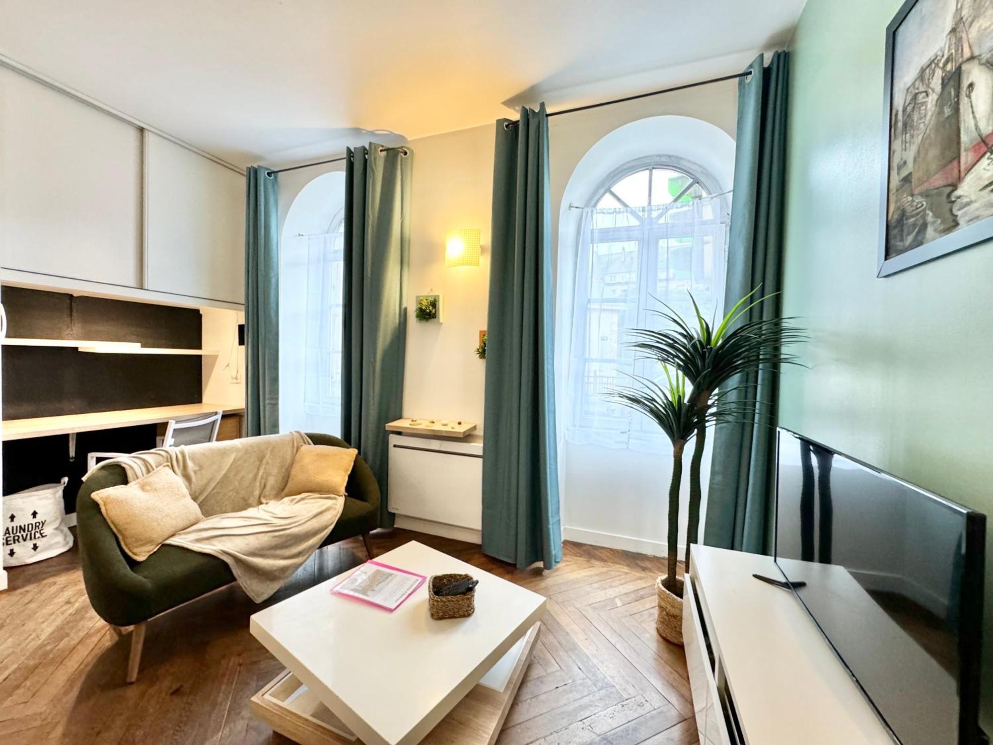 Le Noir Bois Et Blanc - Studio - Wifi - Centre Ville - Entree Autonome Quimper Eksteriør billede