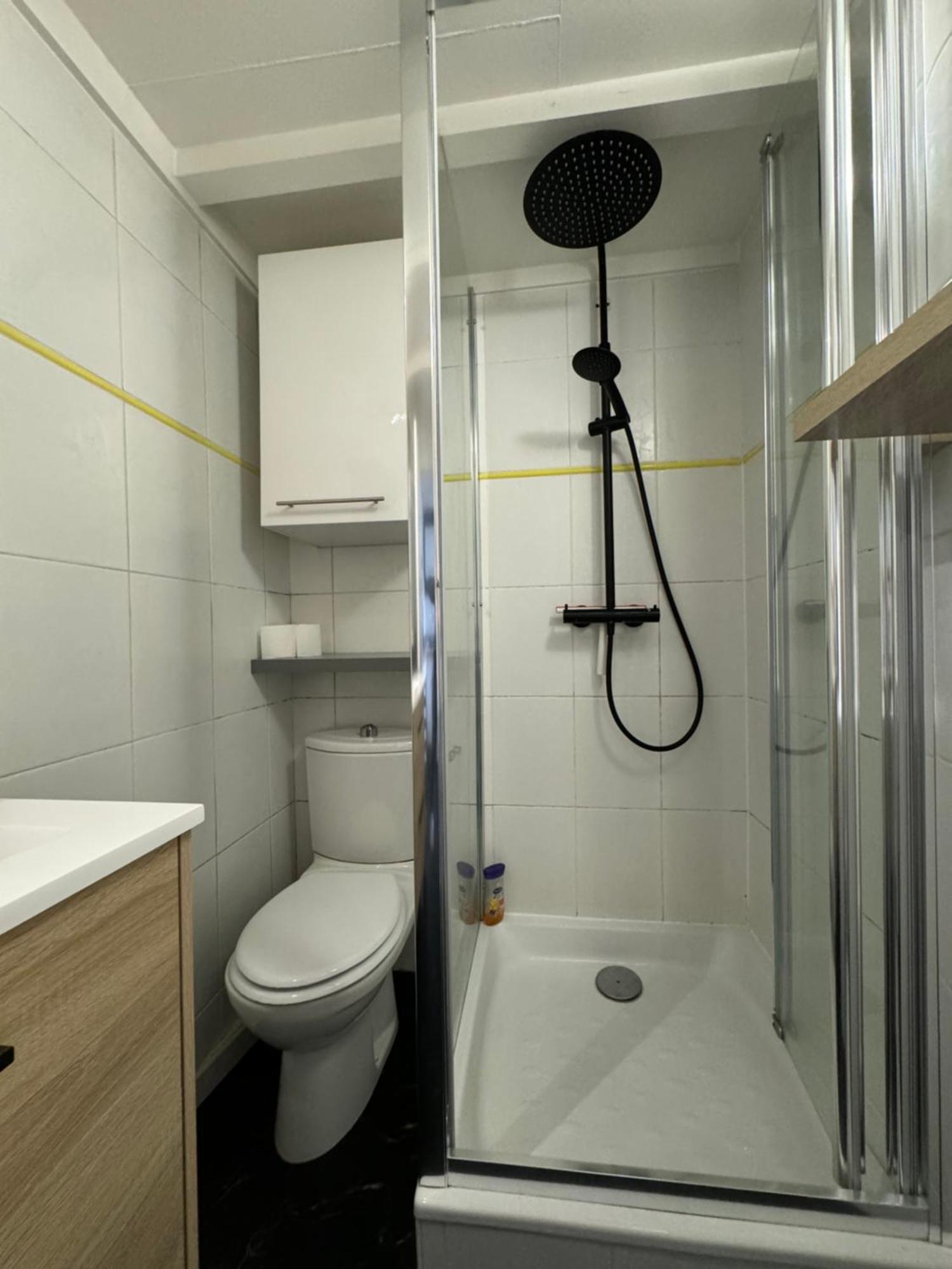 Le Noir Bois Et Blanc - Studio - Wifi - Centre Ville - Entree Autonome Quimper Eksteriør billede